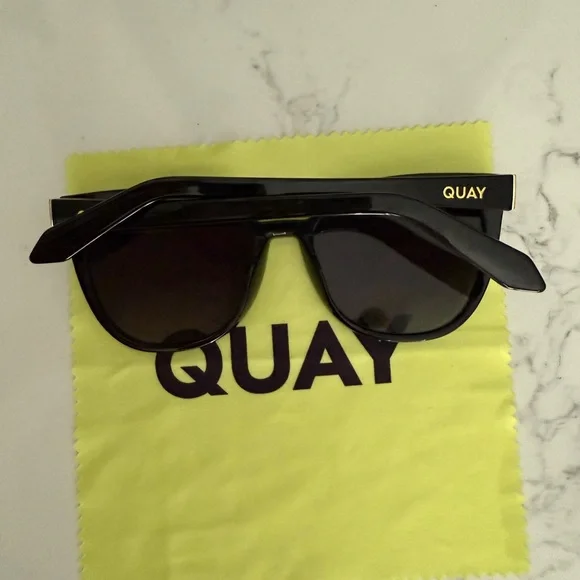 Quay Polarized Cat-Eye Sunglasses in Black Frame with Smoke Lens/ UV Protection - Picture 3 of 5